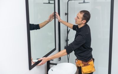 Fixer un miroir sans percer